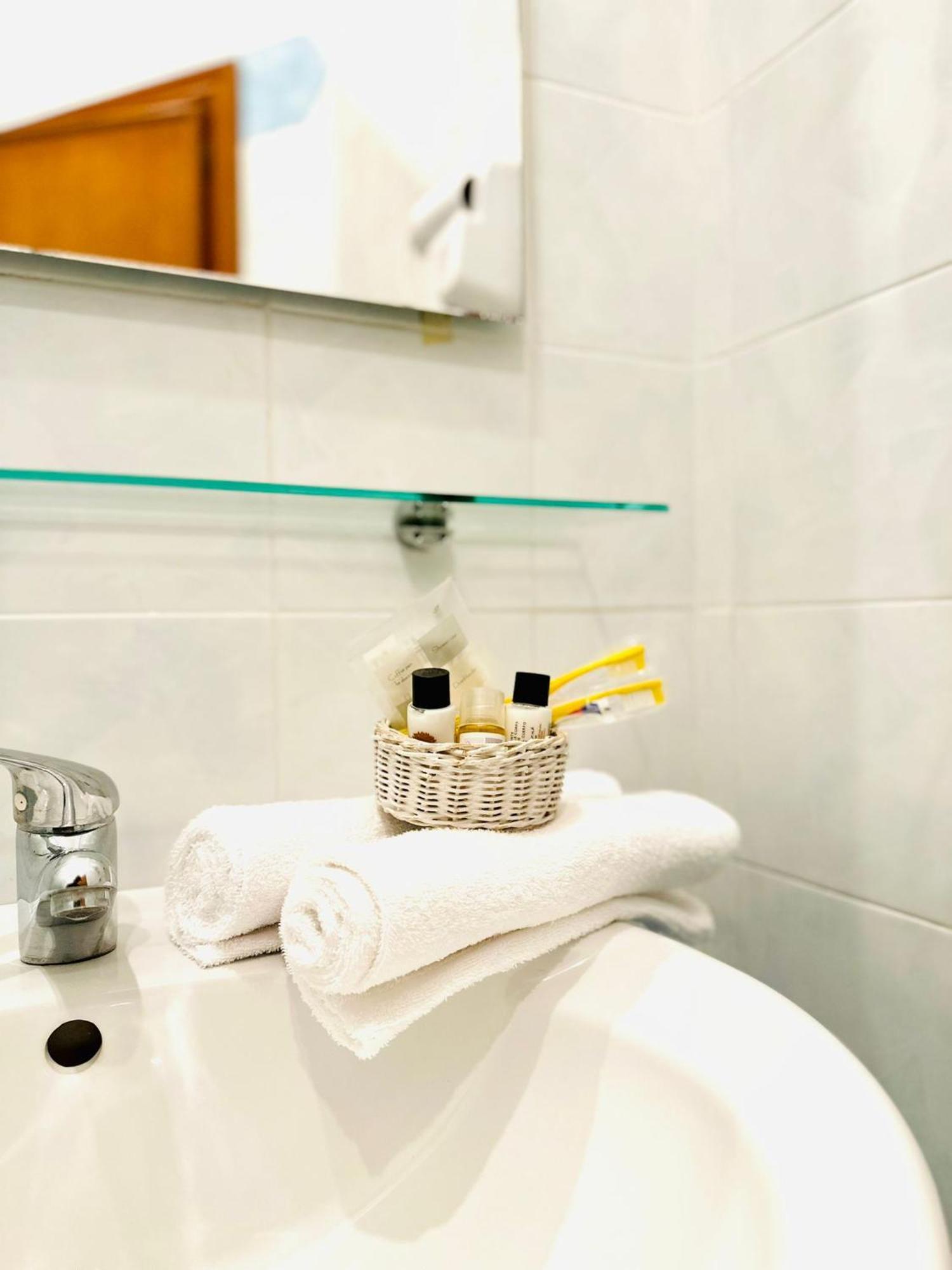 Hotel Rome Place Bagian luar foto
